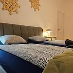 Hostel Downtown Gem Boedapest