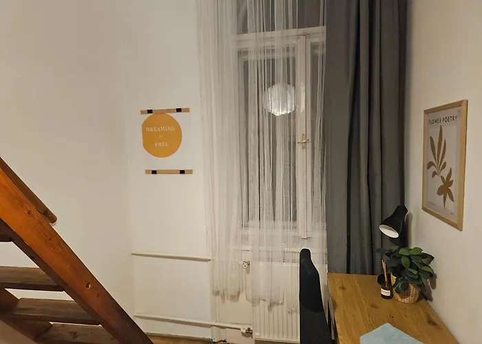 Hostel Downtown Gem *